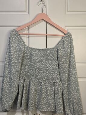 Entro Peplum Ditsy Floral Blouse size Medium Light Green